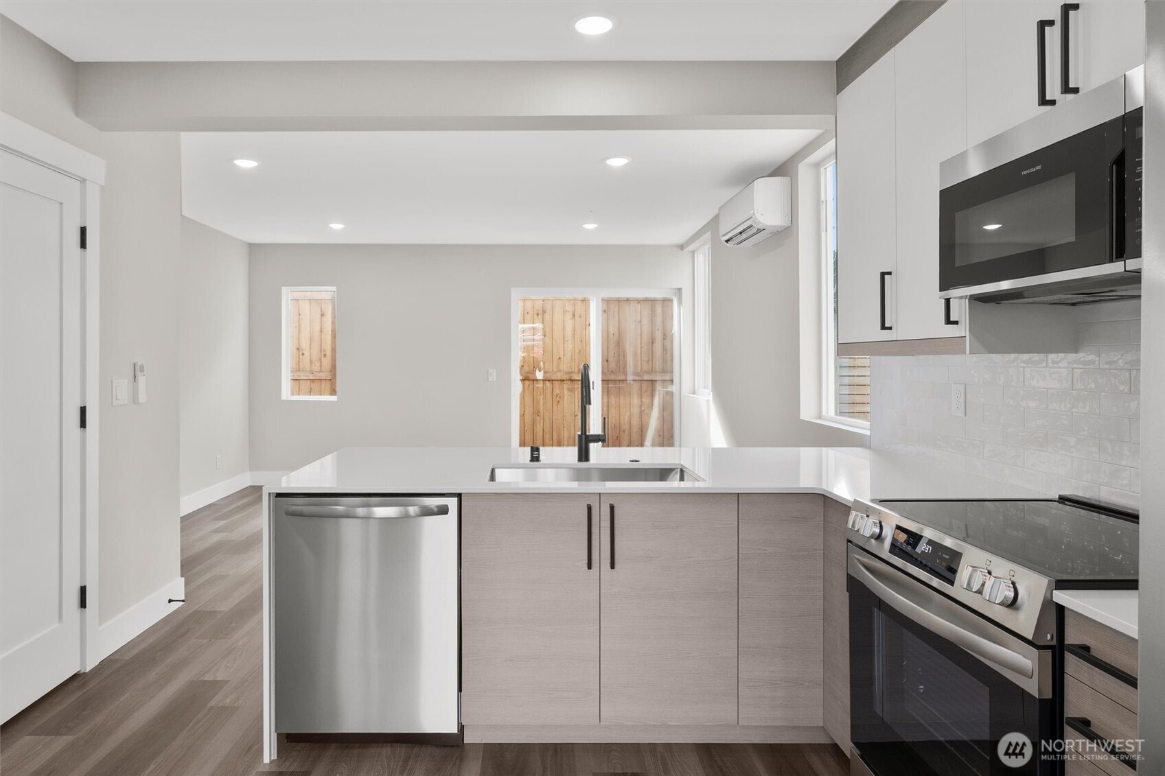 503 NE 42nd Street, Seattle, WA 98105, photo 5 of 18