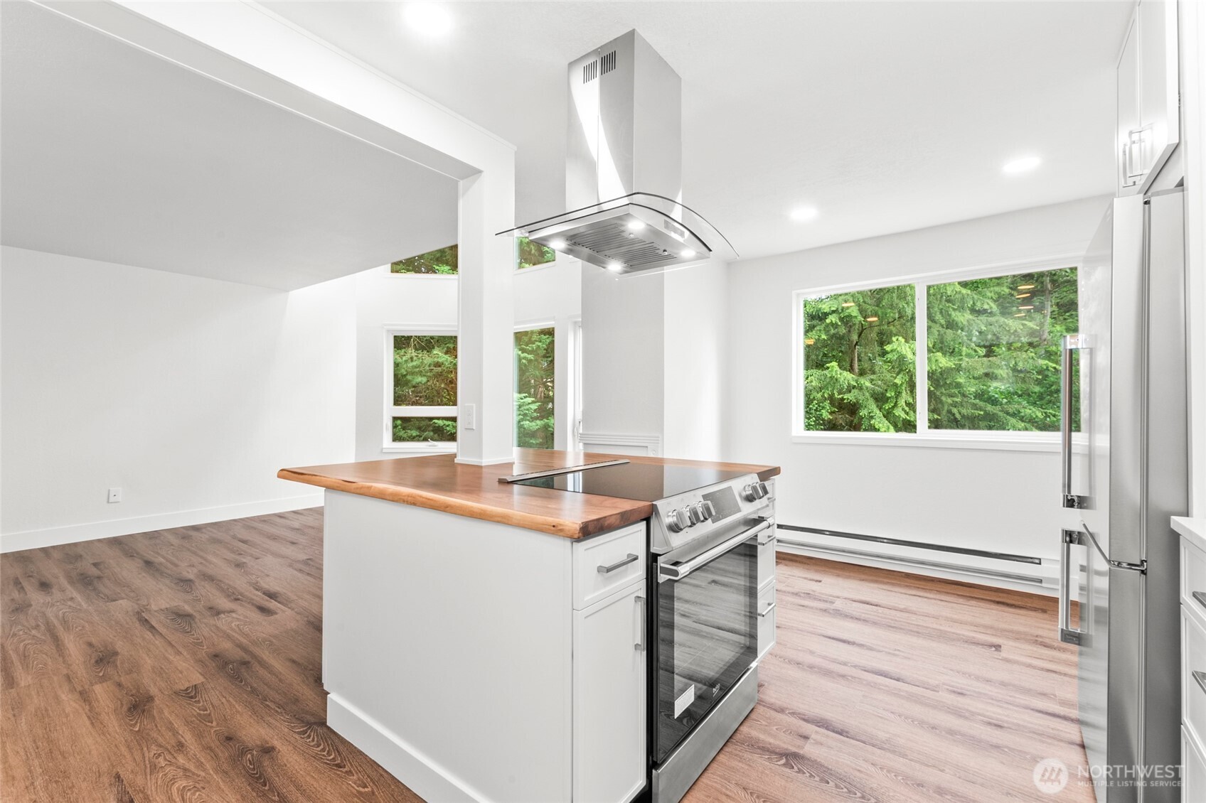 3423 W Government Way #8, Seattle, WA 98199, photo 3 of 29
