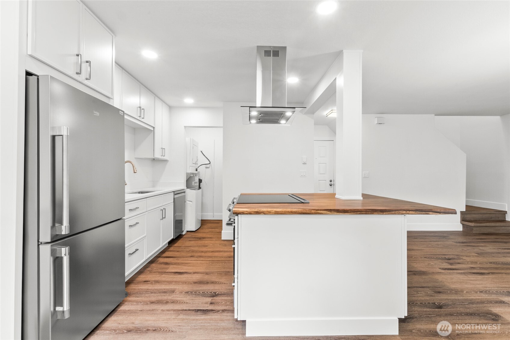 3423 W Government Way #8, Seattle, WA 98199, photo 4 of 29