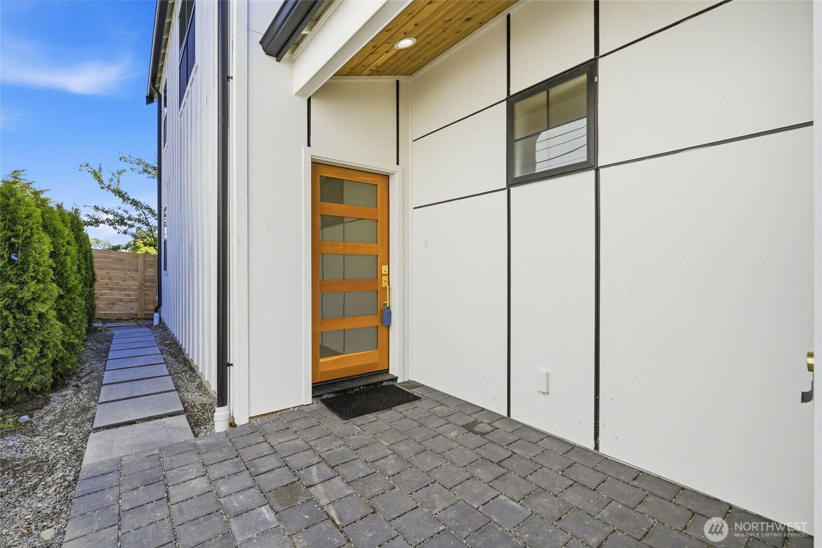 5948 18 Avenue SW #2, Seattle, WA 98106, photo 2 of 40