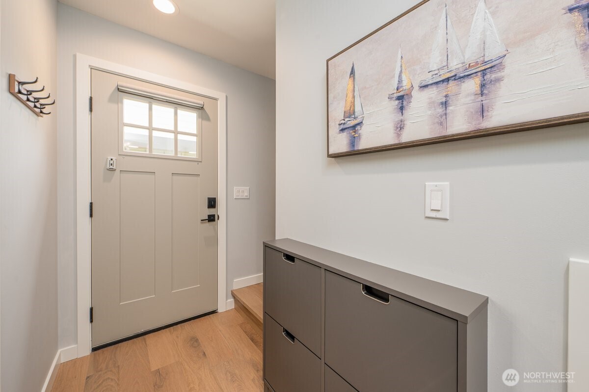 3015 61st Avenue SW #B, Seattle, WA 98116, photo 2 of 24