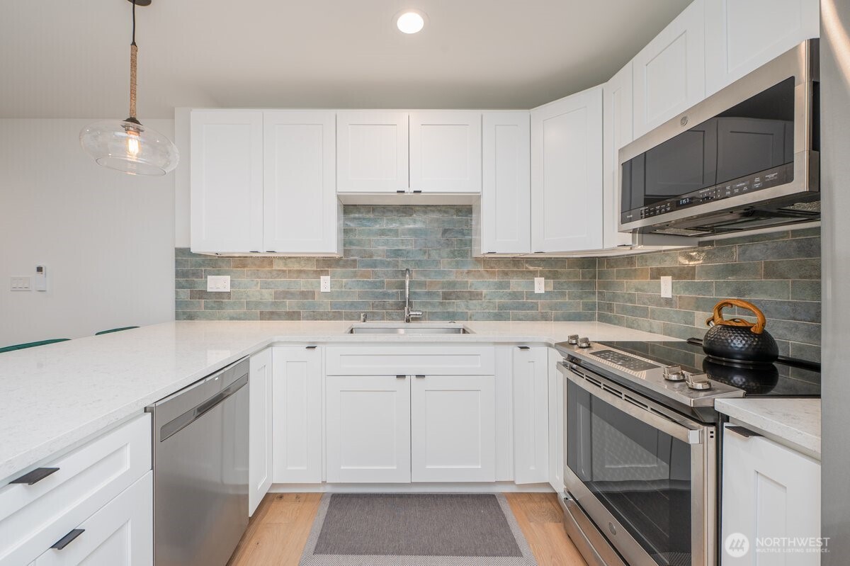 3015 61st Avenue SW #B, Seattle, WA 98116, photo 5 of 24