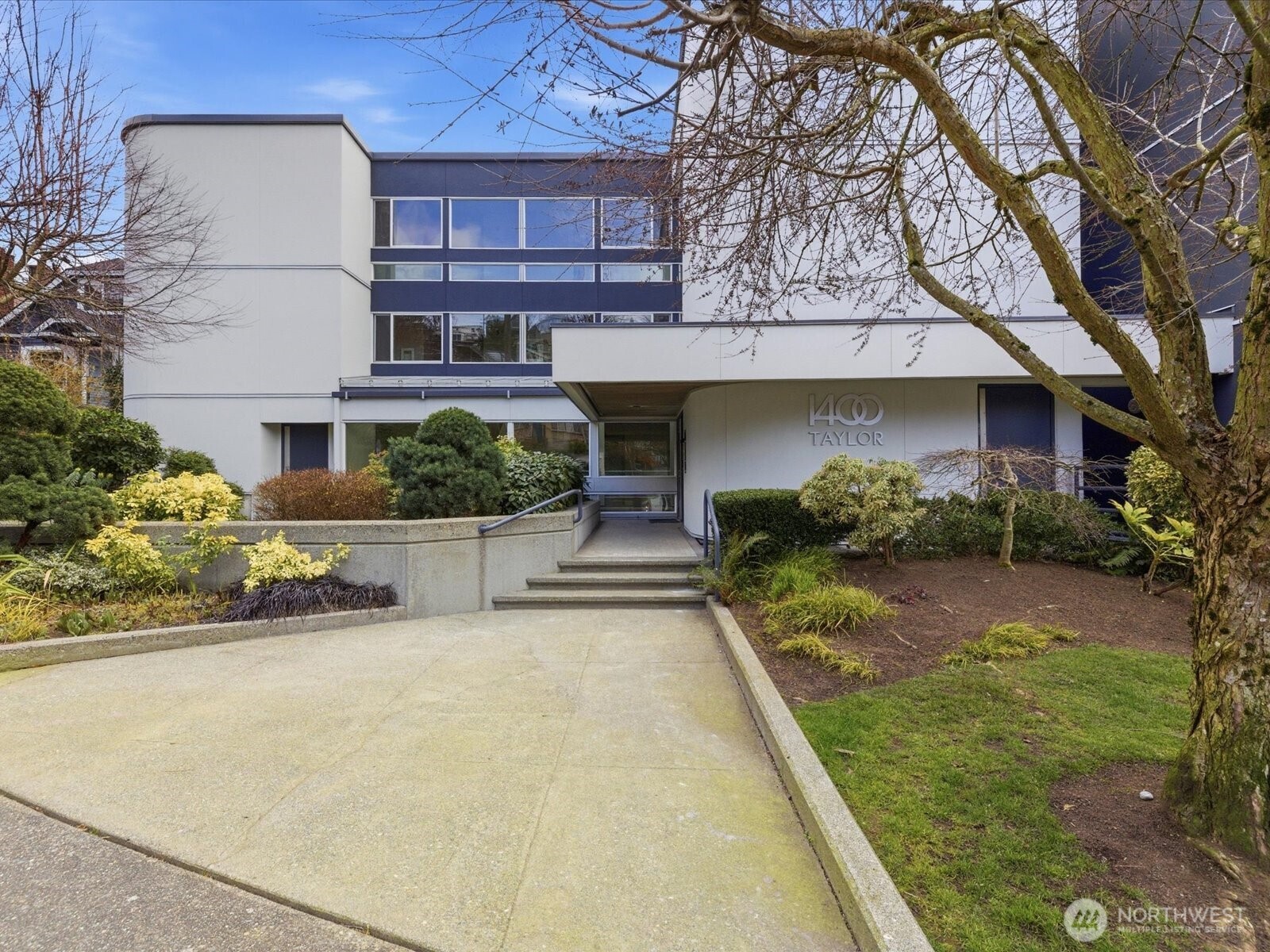 1400 Taylor Avenue N #201, Seattle, WA 98109, photo 3 of 37