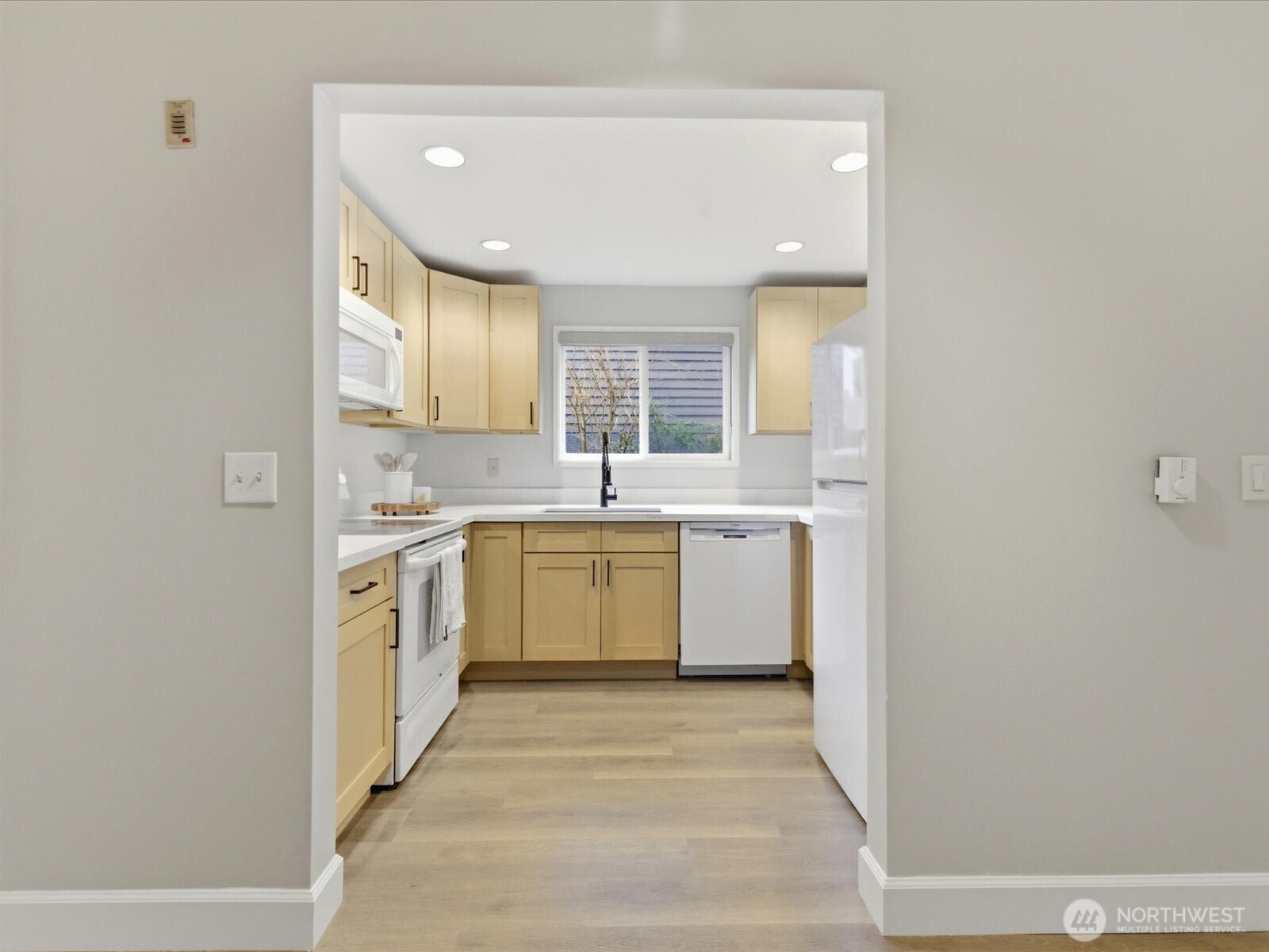 1400 Taylor Avenue N #201, Seattle, WA 98109, photo 5 of 37