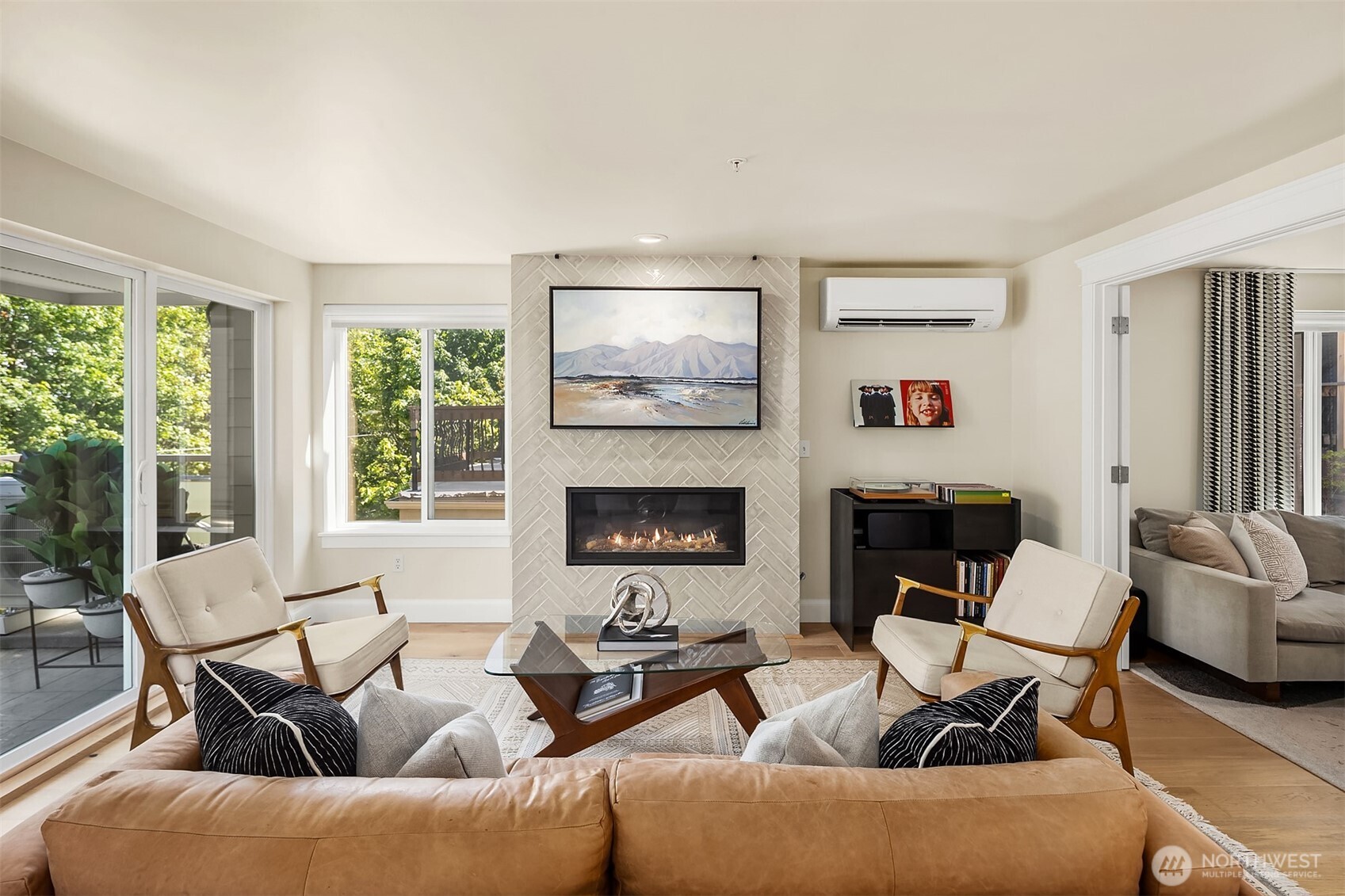 2334 Thorndyke Avenue W #301, Seattle, WA 98199, photo 2 of 36