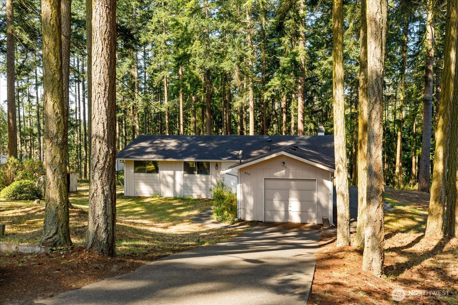 4511 Woodland Circle