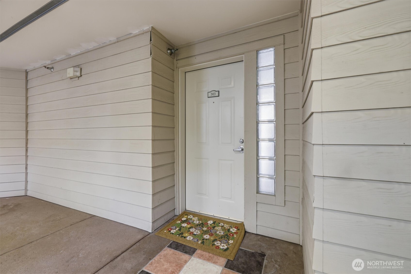1417 Queen Anne Avenue N #303, Seattle, WA 98109, photo 3 of 34
