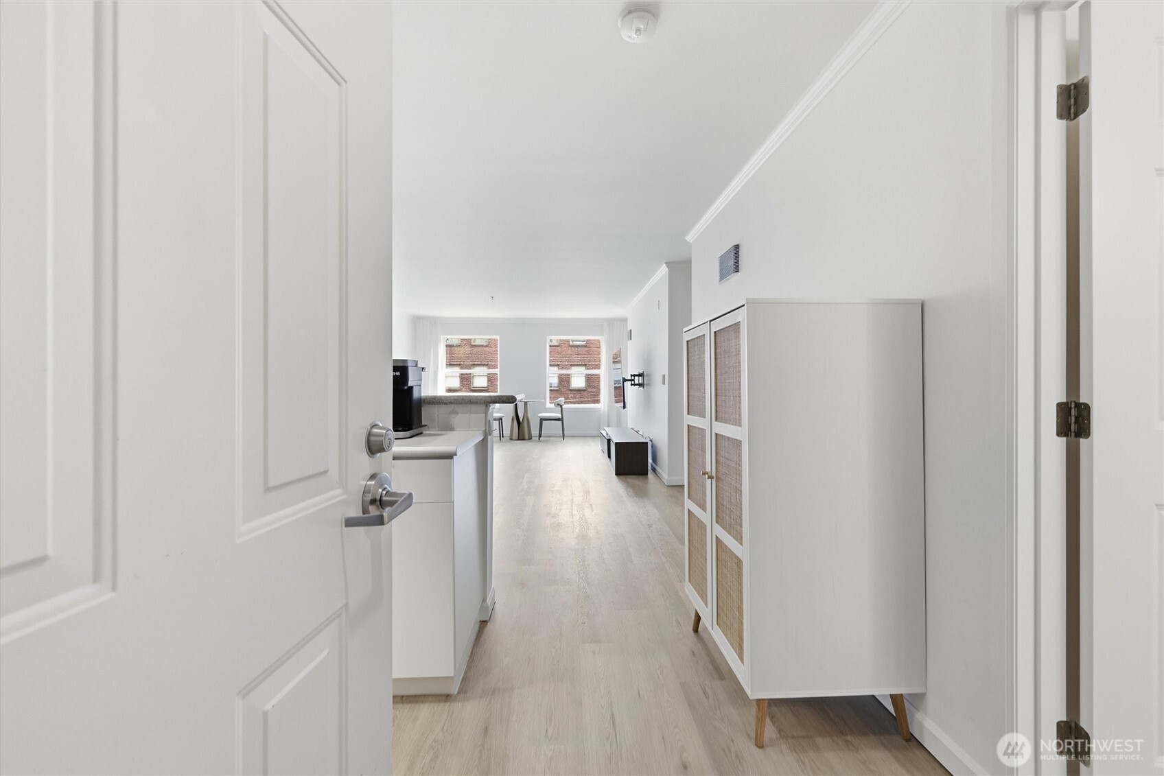 1417 Queen Anne Avenue N #303, Seattle, WA 98109, photo 4 of 34