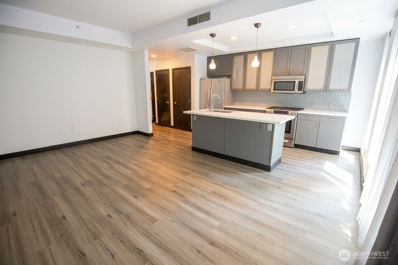 2716 Elliott Ave #405, Seattle, WA 98121, photo 2 of 18