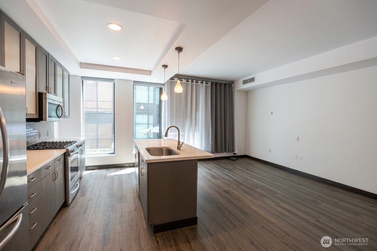 2716 Elliott Ave #405, Seattle, WA 98121, photo 3 of 18