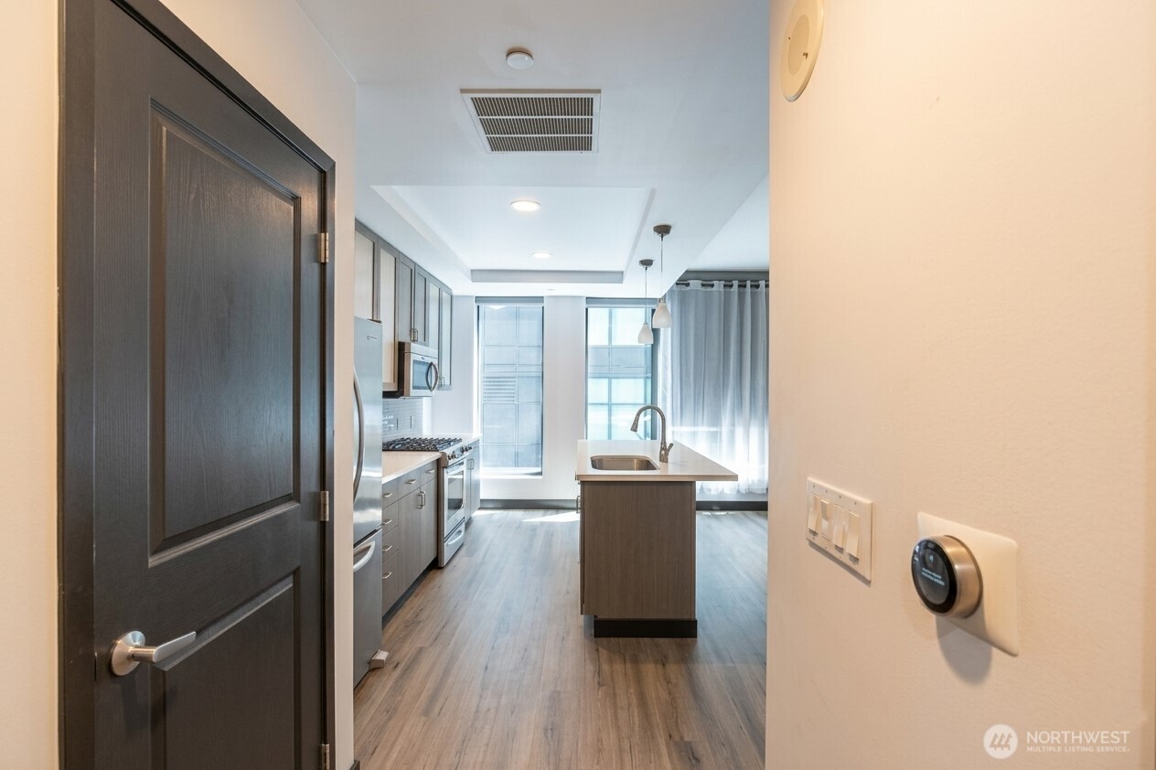 2716 Elliott Ave #405, Seattle, WA 98121, photo 4 of 18