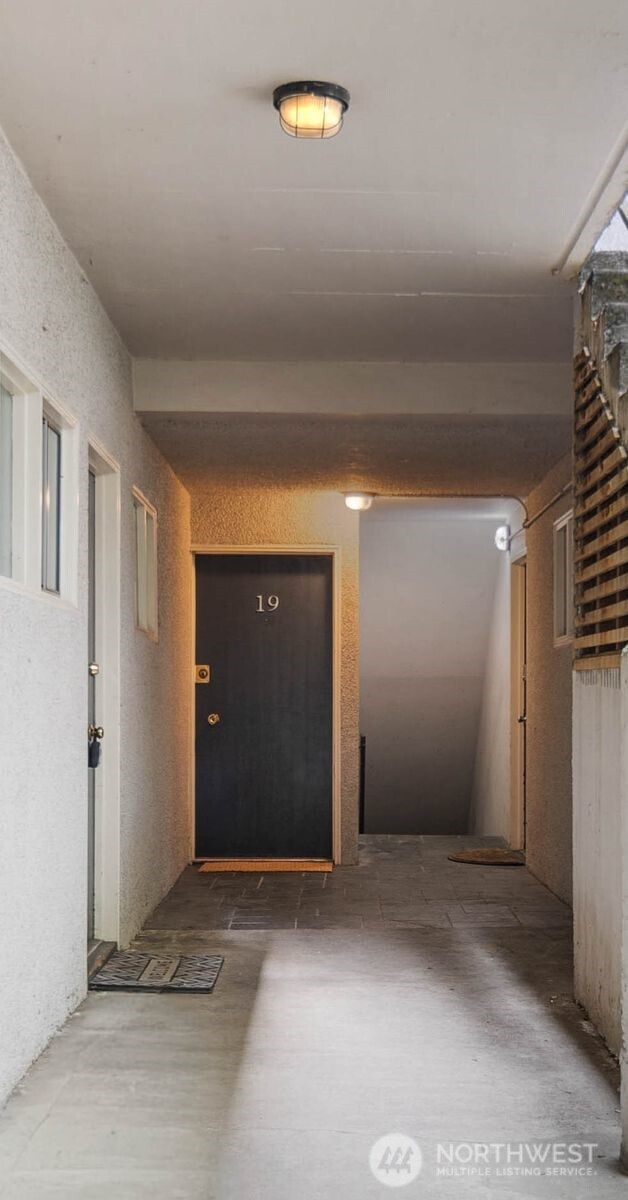 632 13th Avenue E #19, Seattle, WA 98102, photo 4 of 44