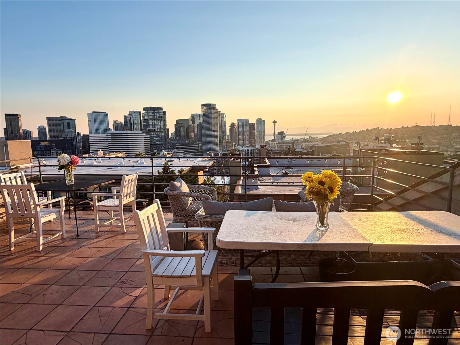 712 E Denny Way #401, Seattle, WA 98122, photo 2 of 37