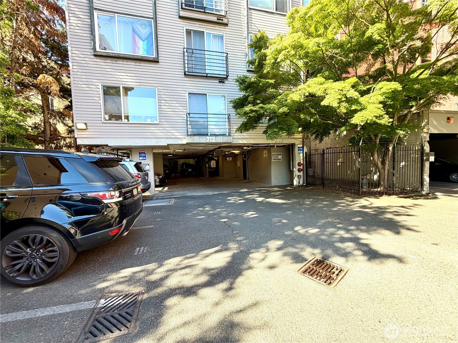 712 E Denny Way #401, Seattle, WA 98122, photo 3 of 37