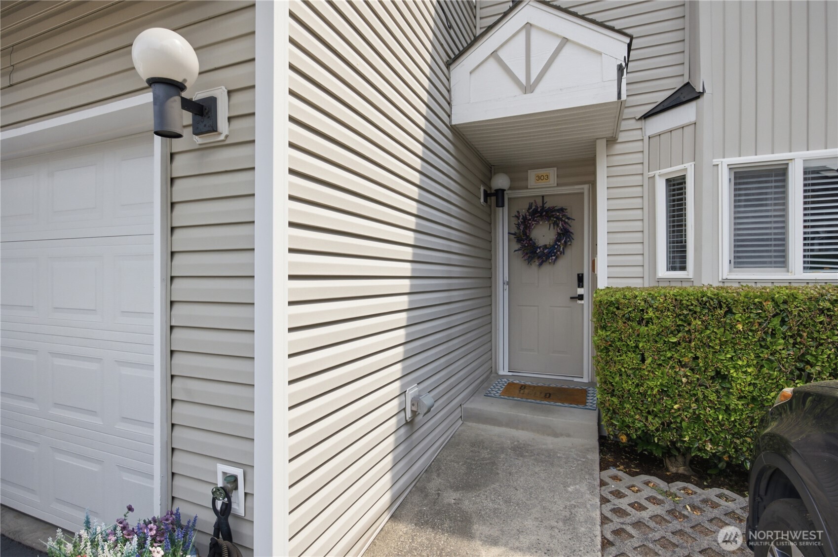 459 Queen Avenue NE #303