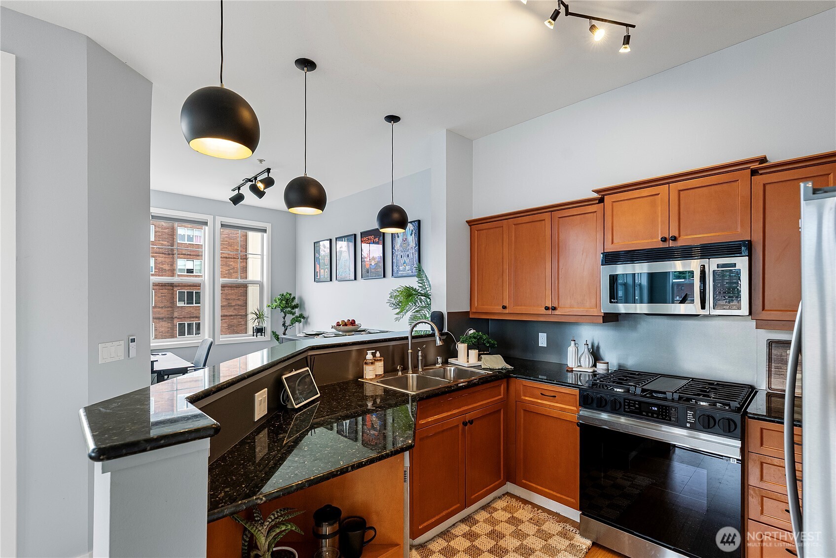 530 4th Avenue W #503, Seattle, WA 98119, photo 5 of 33