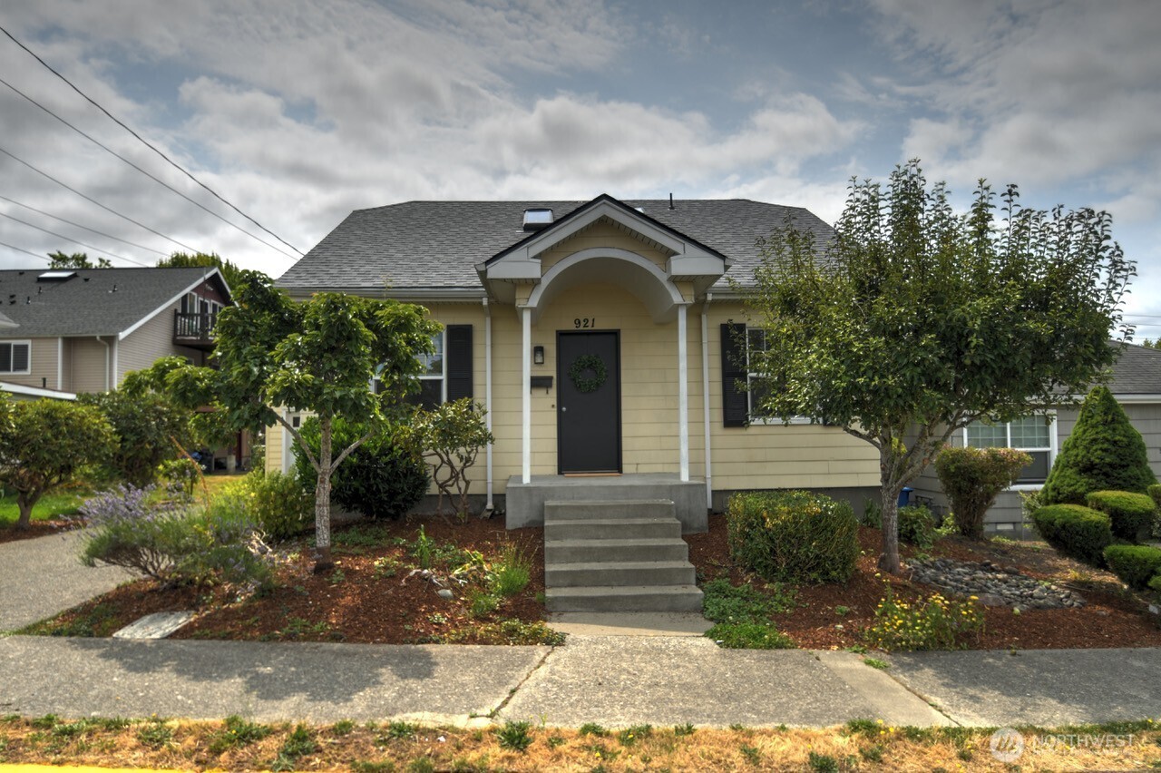921 5th Avenue SE