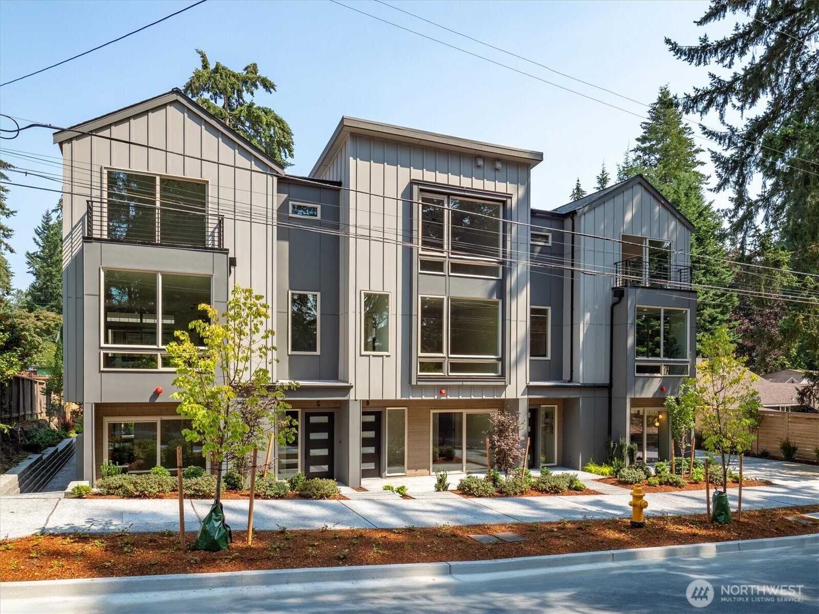 18032 - B Sunnyside Avenue N