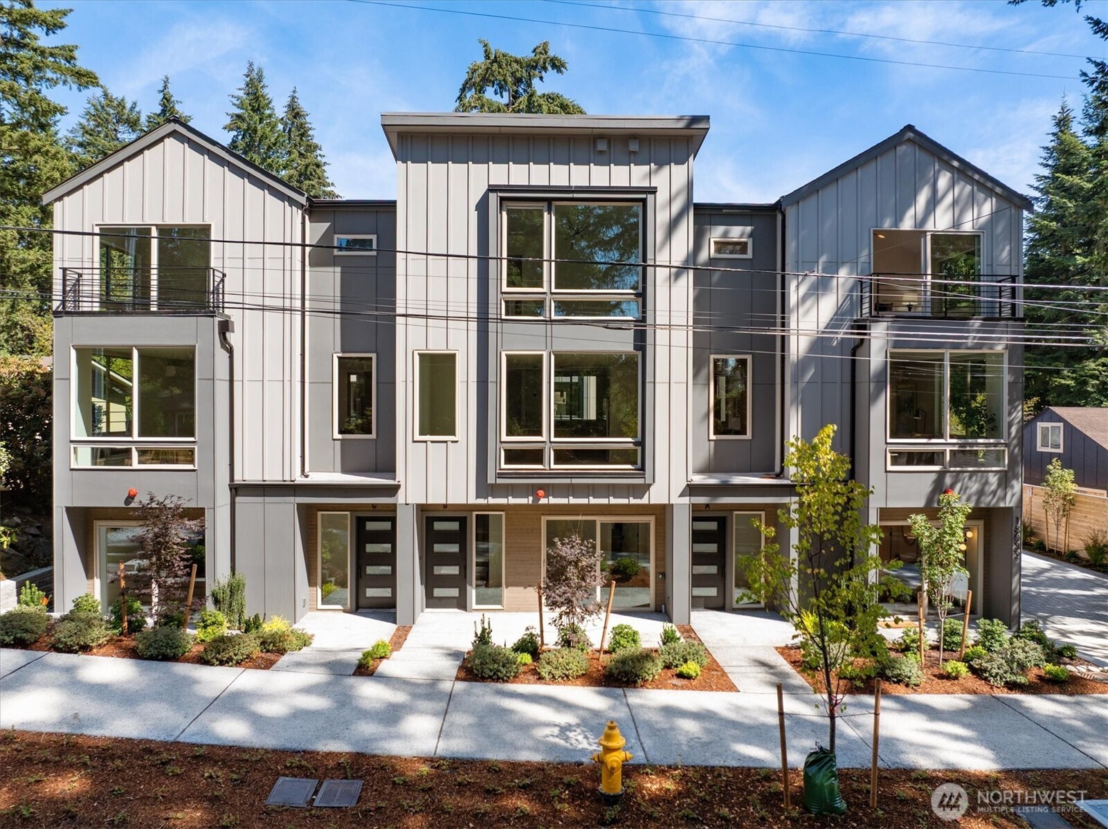 18032 - B Sunnyside Avenue N