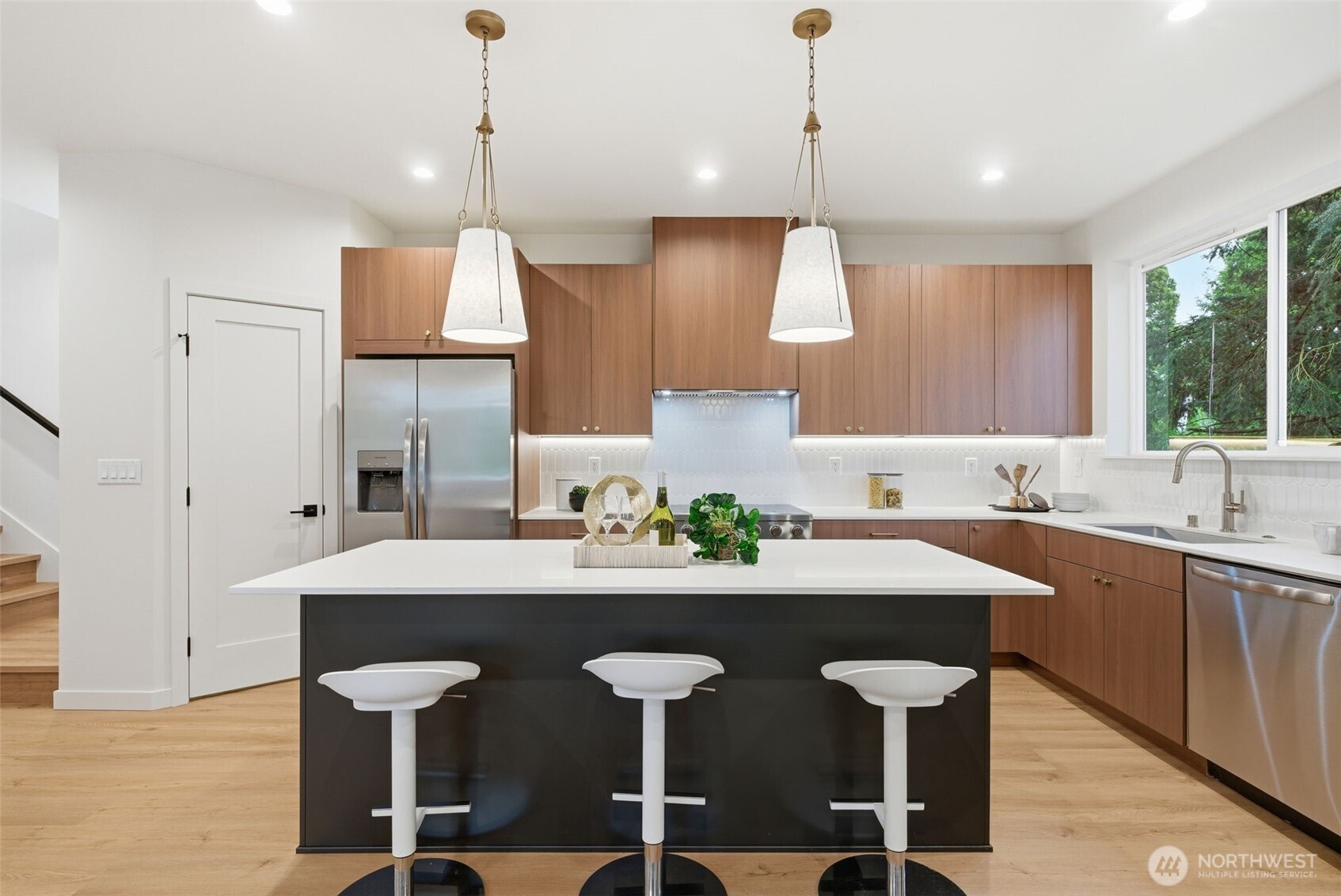 9725 Evanston Avenue N, Seattle, WA 98103, photo 4 of 40