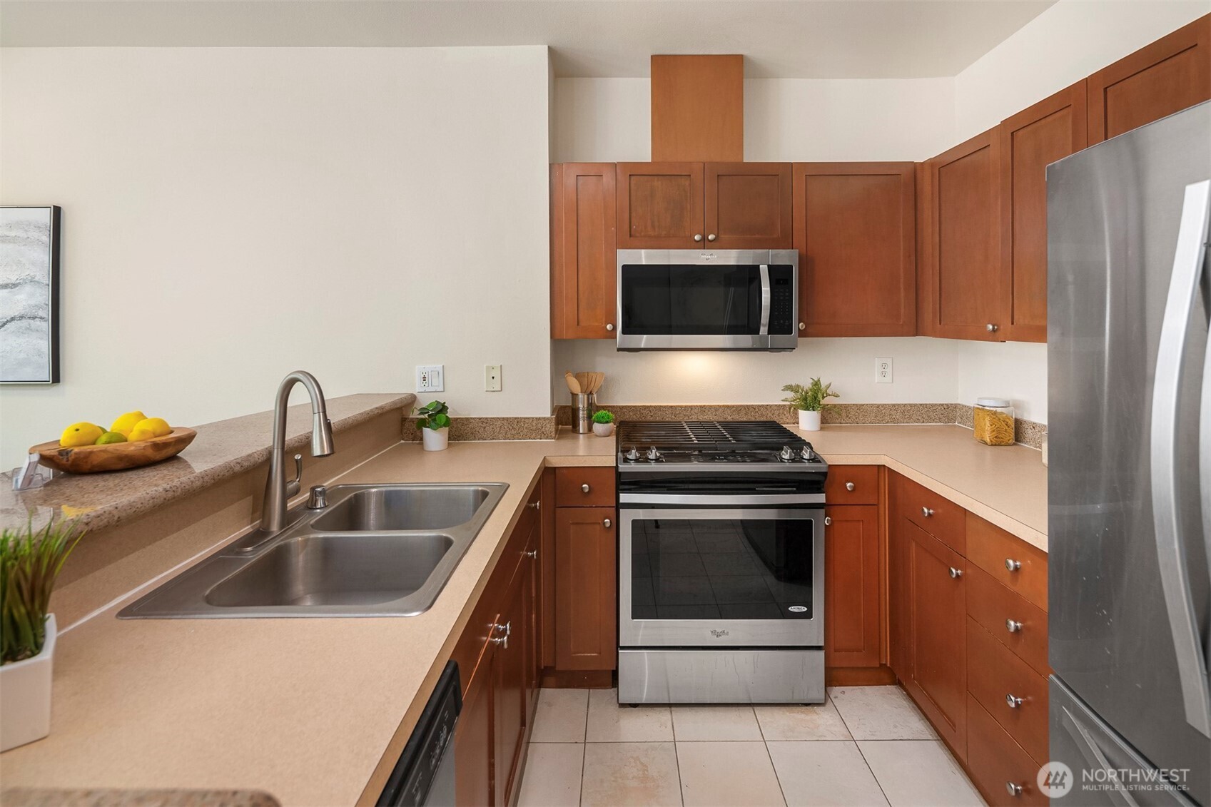 1000 Aurora Avenue N #311, Seattle, WA 98109, photo 3 of 20