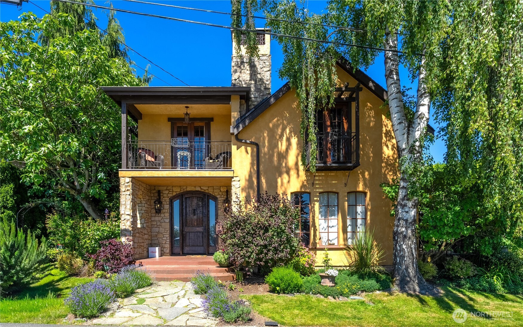 122 Waverly Way