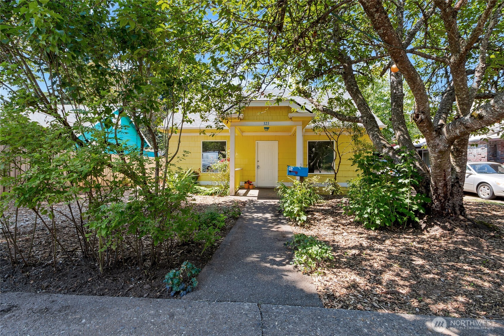323 Milroy Street NW