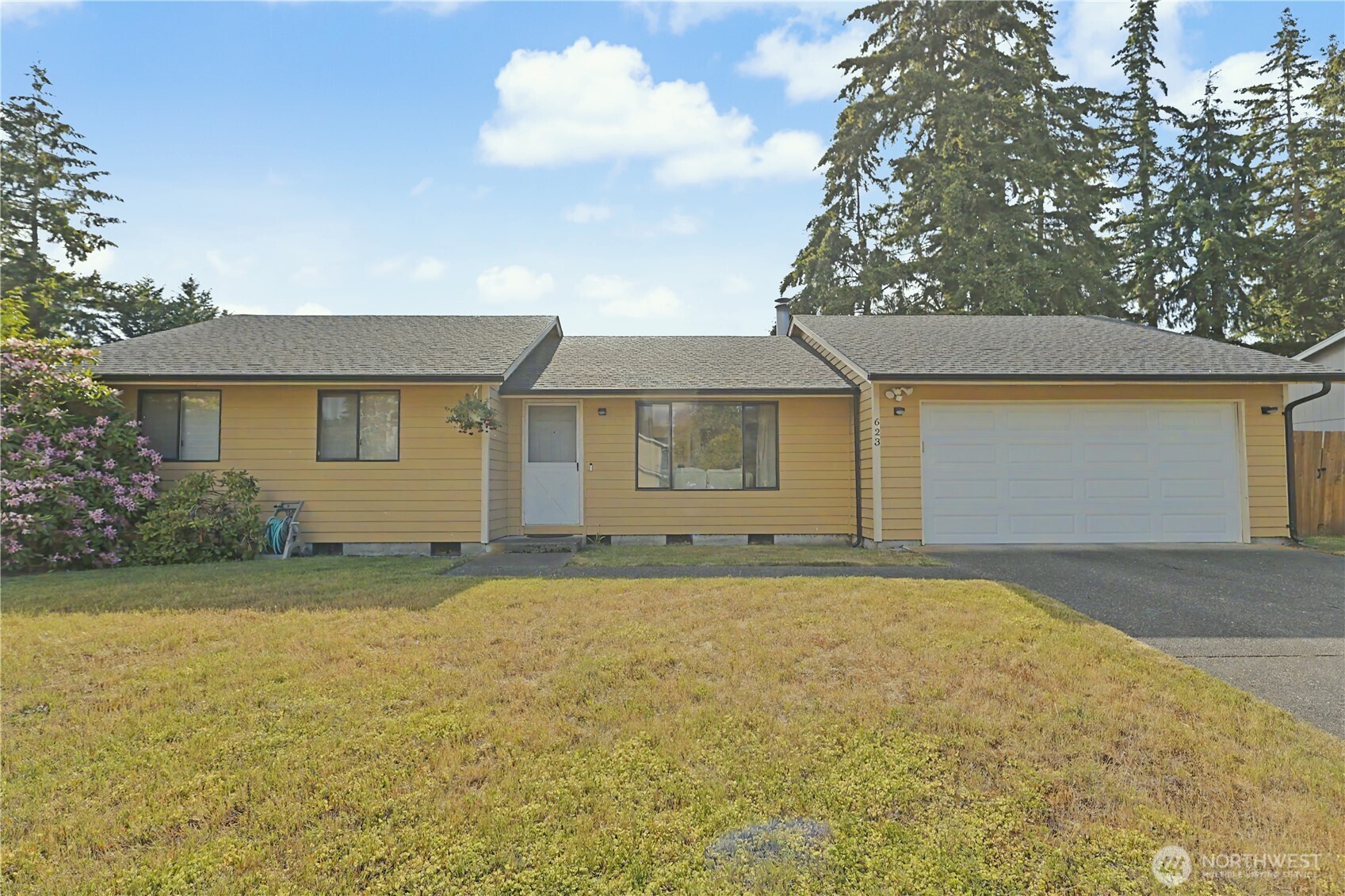 623 Hawks Glen Drive SE