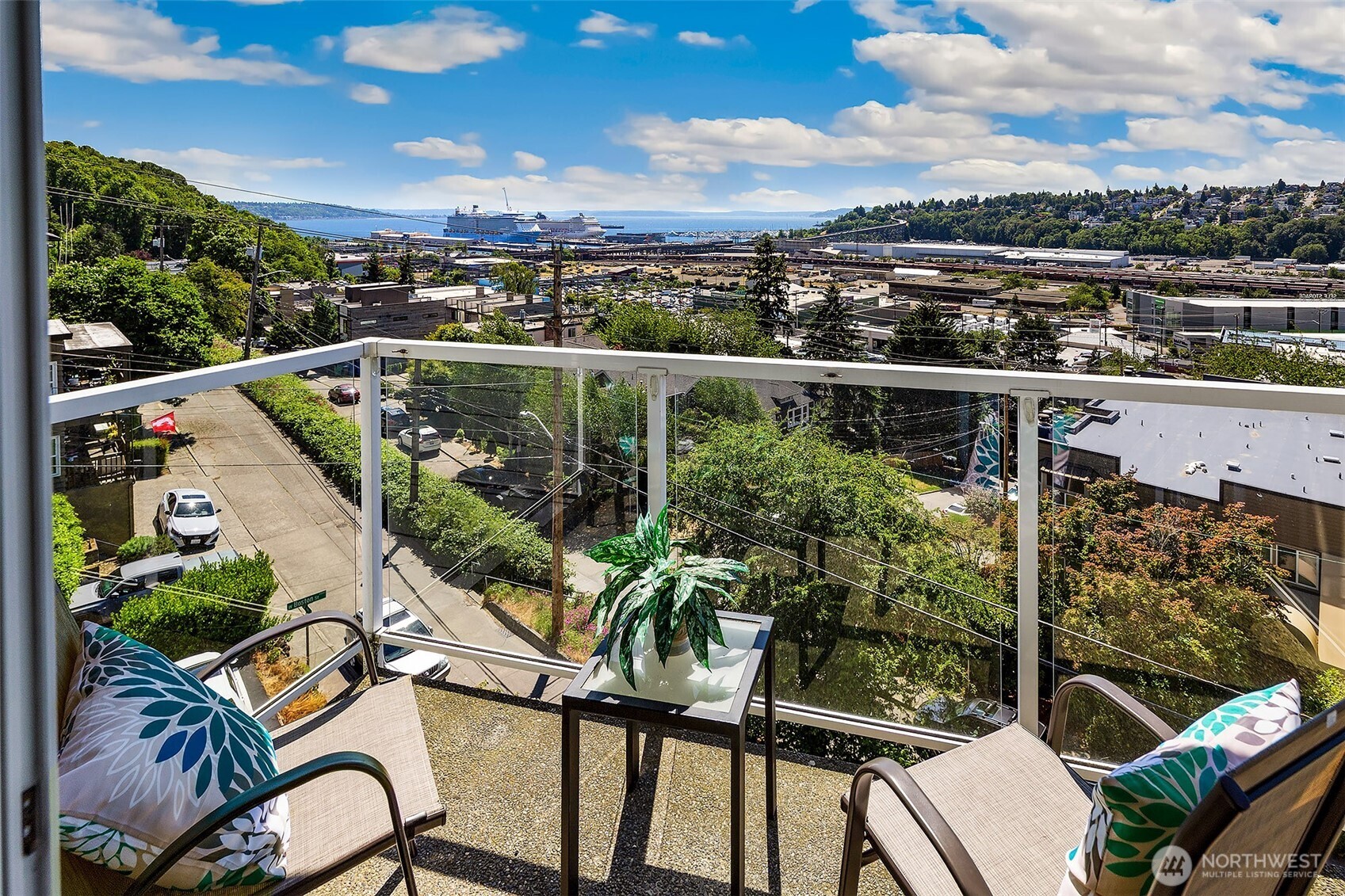 2221 Gilman Drive W #303, Seattle, WA 98119, photo 3 of 27