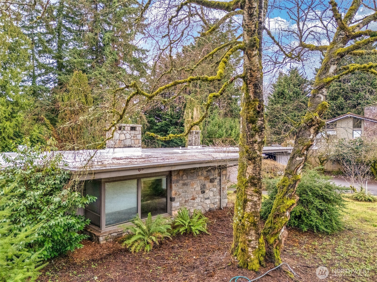 700 Reiten Road