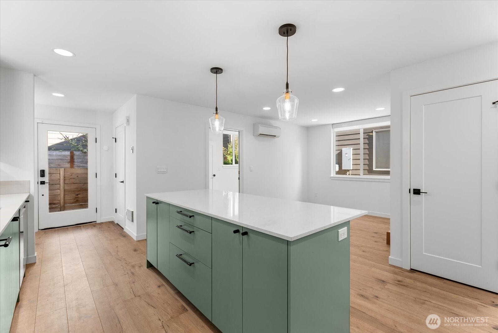 11824 31st Place NE, Seattle, WA 98125, photo 4 of 19