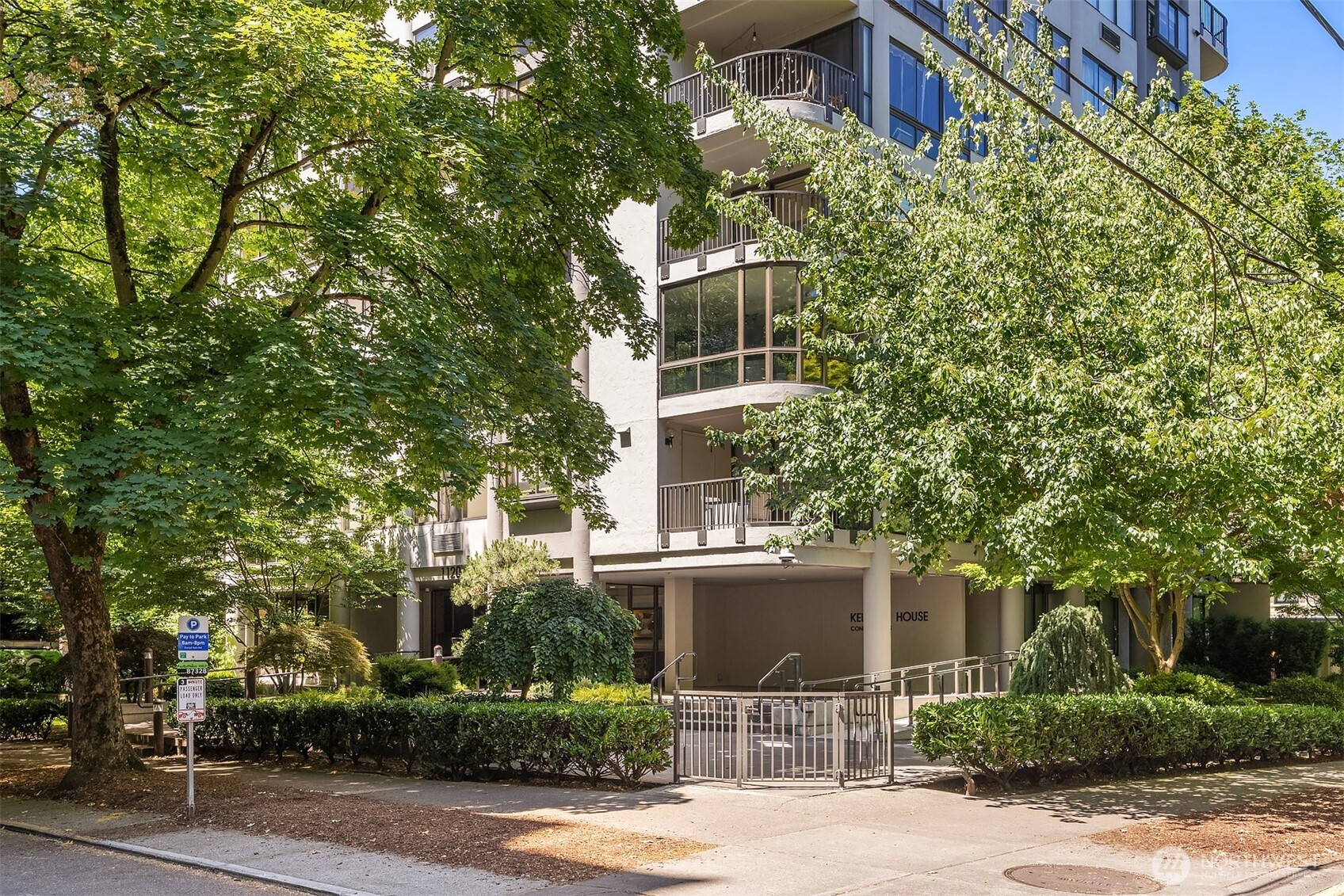 1120 Spring Street #602, Seattle, WA 98104, photo 2 of 38