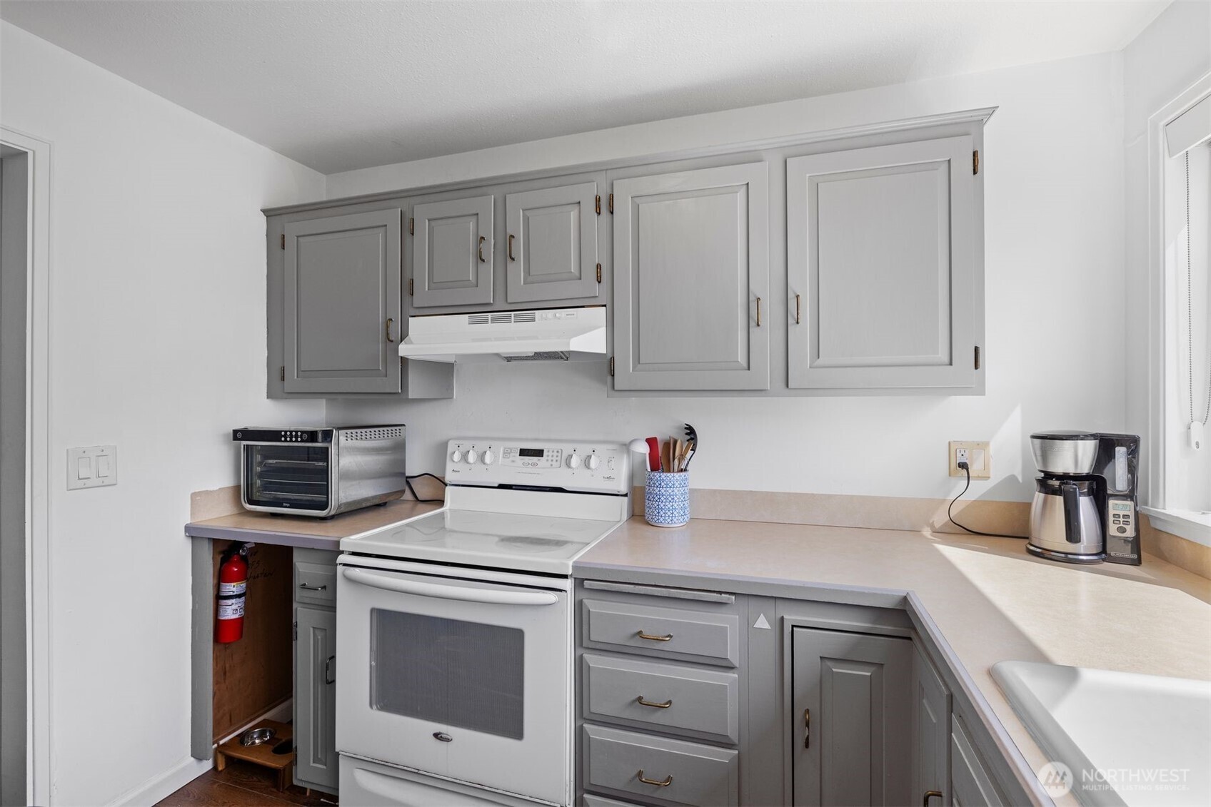 303 13th Avenue E #301, Seattle, WA 98102, photo 4 of 28