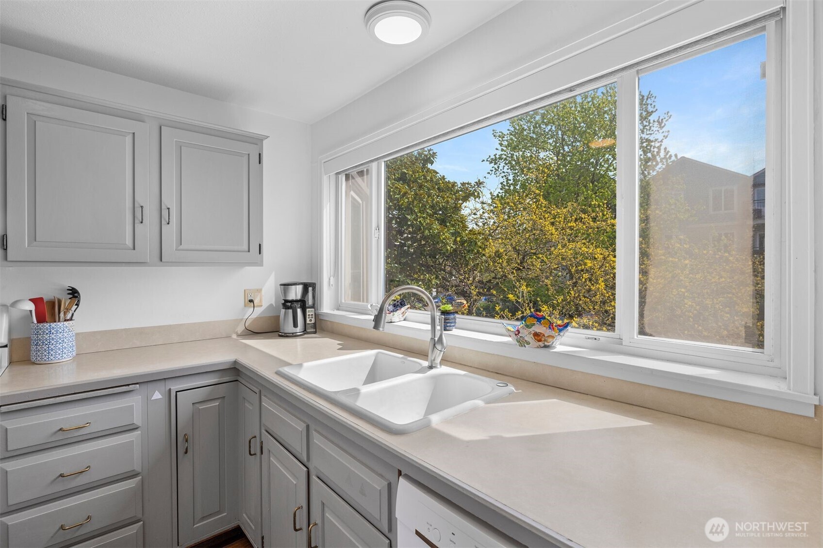 303 13th Avenue E #301, Seattle, WA 98102, photo 5 of 28