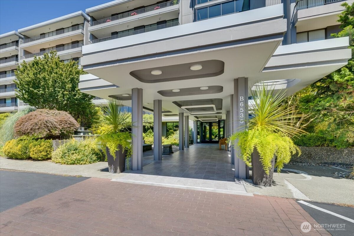 6535 Seaview Avenue NW #305B, Seattle, WA 98117, photo 3 of 38