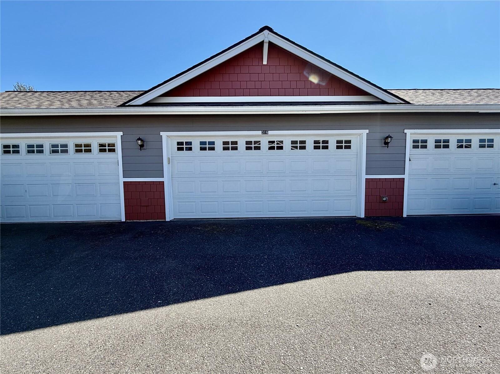 316 Helen Street, Sedro Woolley, WA 98284, photo 2 of 4