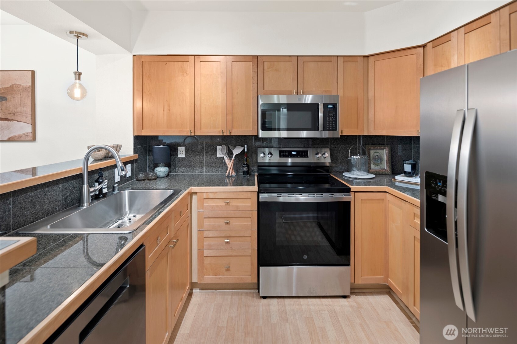 1525 NW 57th Street #202, Seattle, WA 98107, photo 5 of 32
