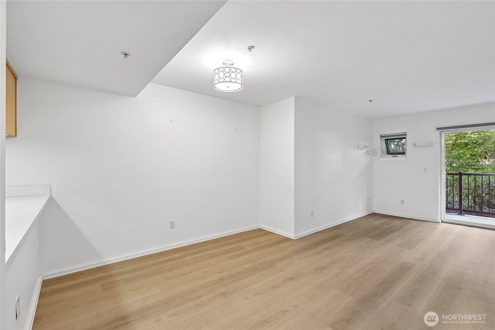 12345 Roosevelt Way NE #306, Seattle, WA 98125, photo 3 of 25