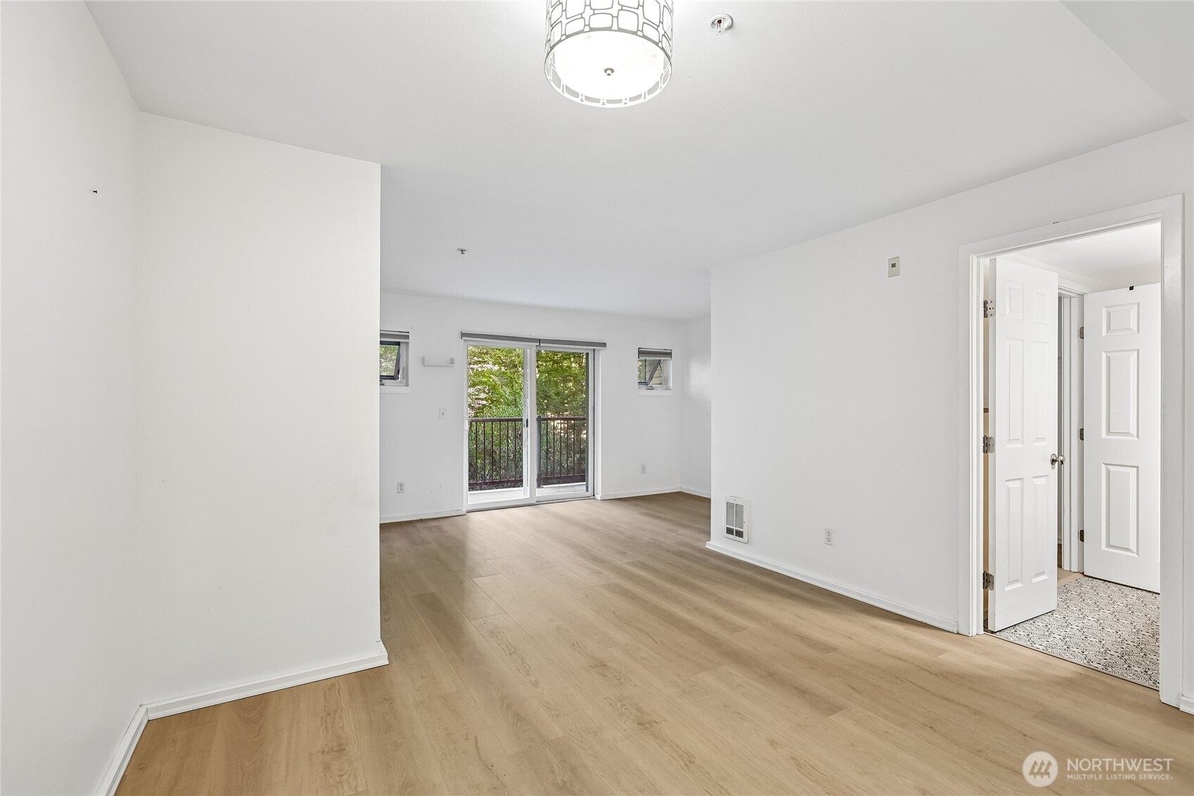 12345 Roosevelt Way NE #306, Seattle, WA 98125, photo 4 of 25