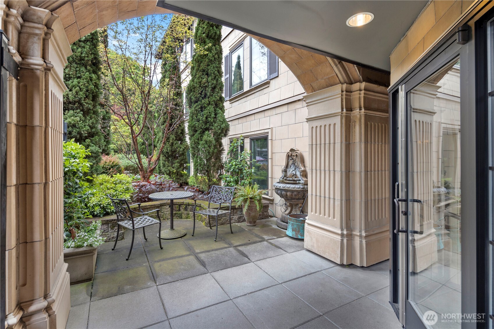 745 Bellevue Avenue E #206, Seattle, WA 98102, photo 2 of 40