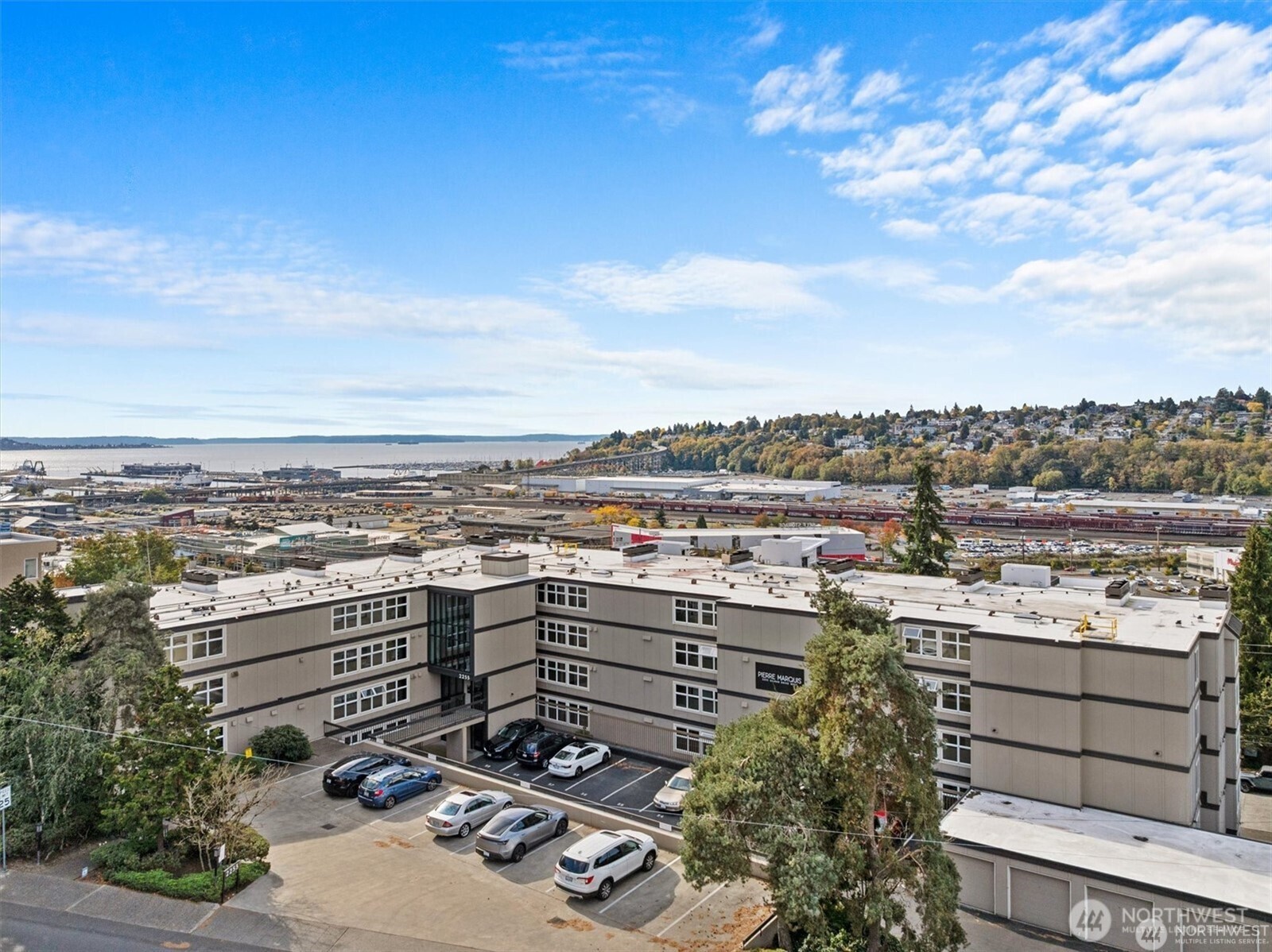 2253 Gilman Drive W #104, Seattle, WA 98119, photo 3 of 25