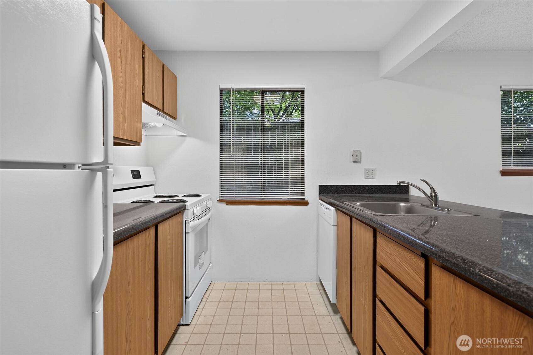 1740 NE 86th Street #101, Seattle, WA 98115, photo 4 of 28