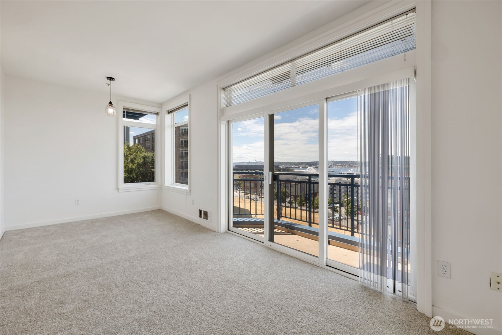 2414 1st Avenue #617, Seattle, WA 98121-1328, photo 4 of 21