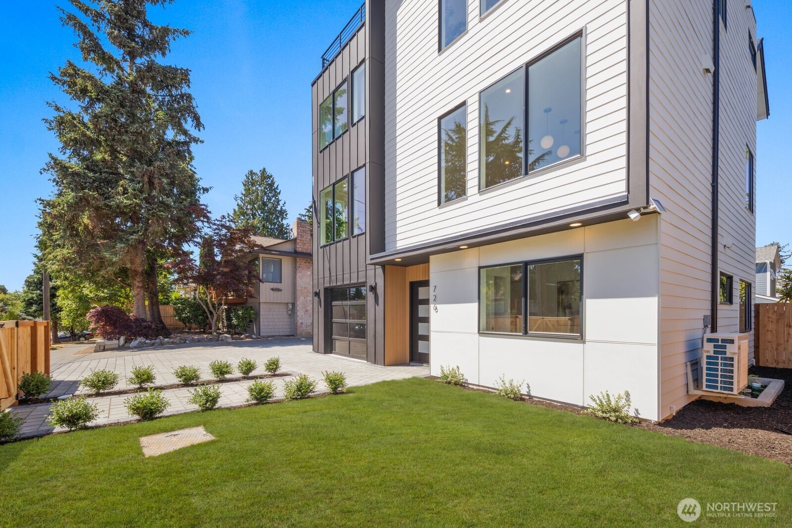 726 N 89TH Street, Seattle, WA 98103, photo 2 of 40