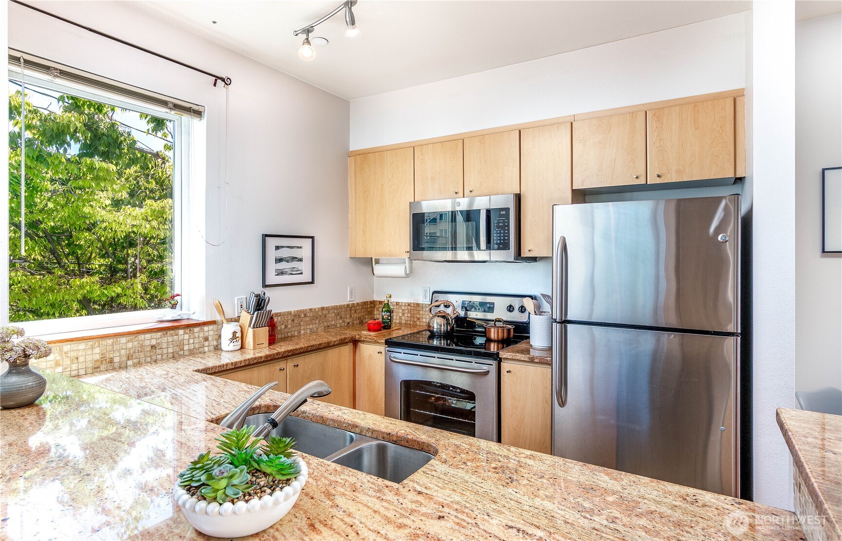 668 S Lane Street #314, Seattle, WA 98104, photo 4 of 29