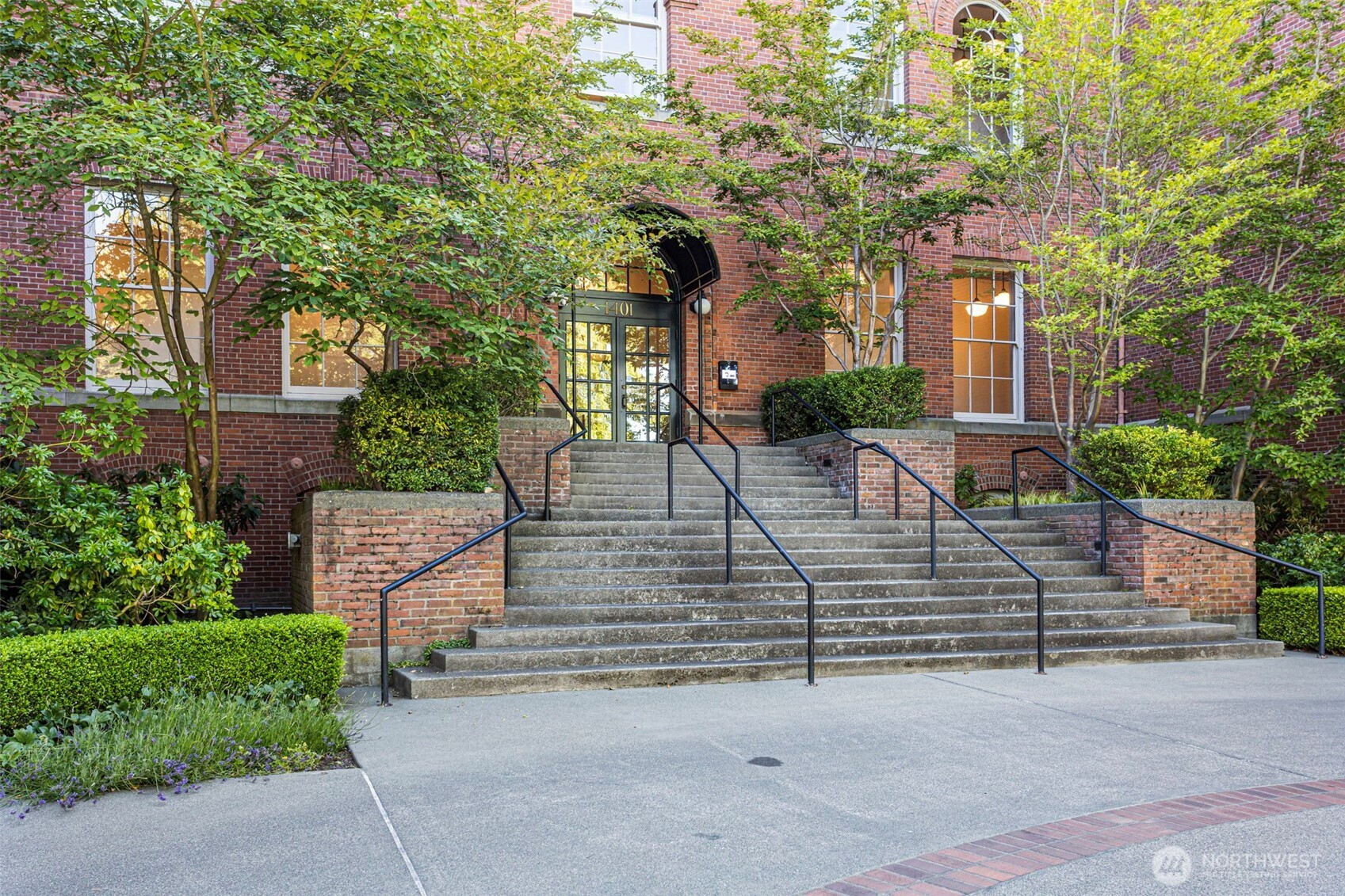 1401 5th Avenue W #305, Seattle, WA 98119, photo 3 of 27