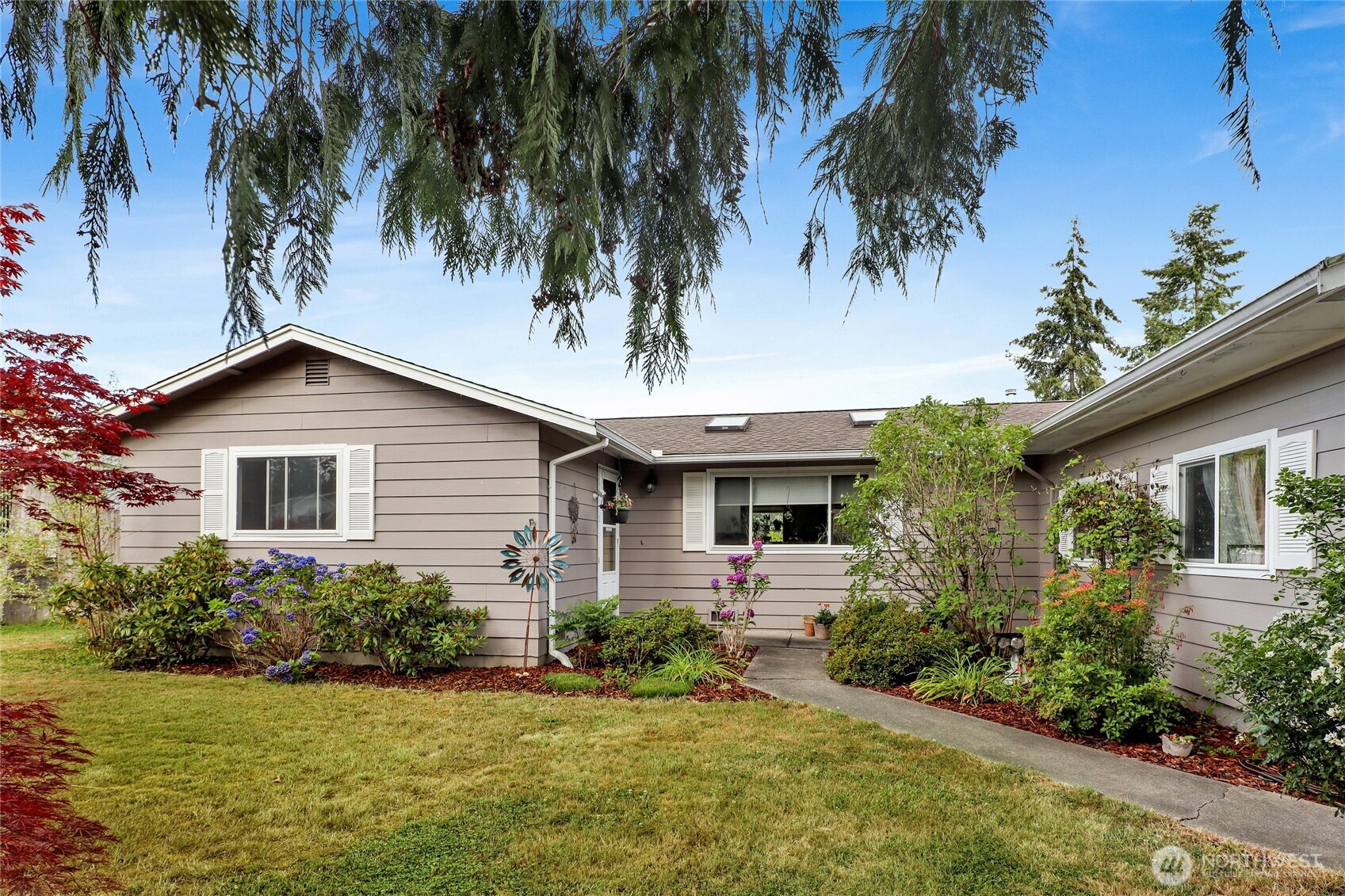 2413 N 18th Place