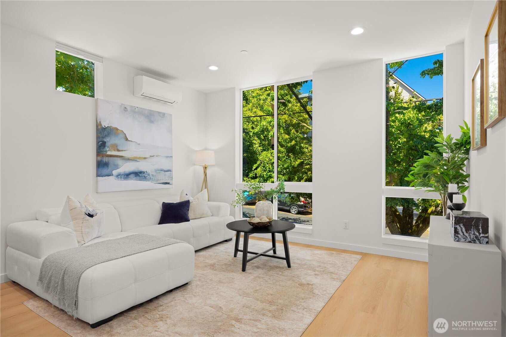 955 N 35th Street, Seattle, WA 98103, photo 4 of 33
