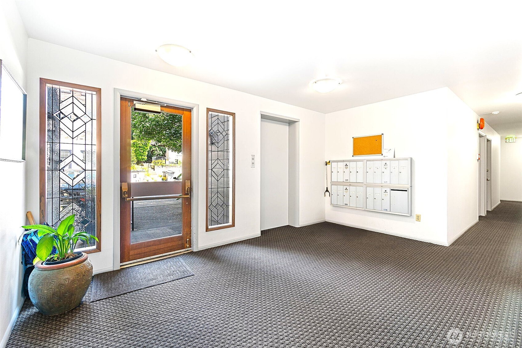 75 E Lynn Street #B, Seattle, WA 98102, photo 4 of 30