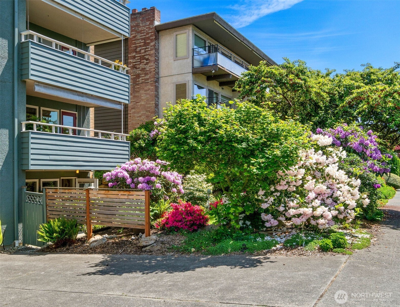 75 E Lynn Street #B, Seattle, WA 98102, photo 3 of 32